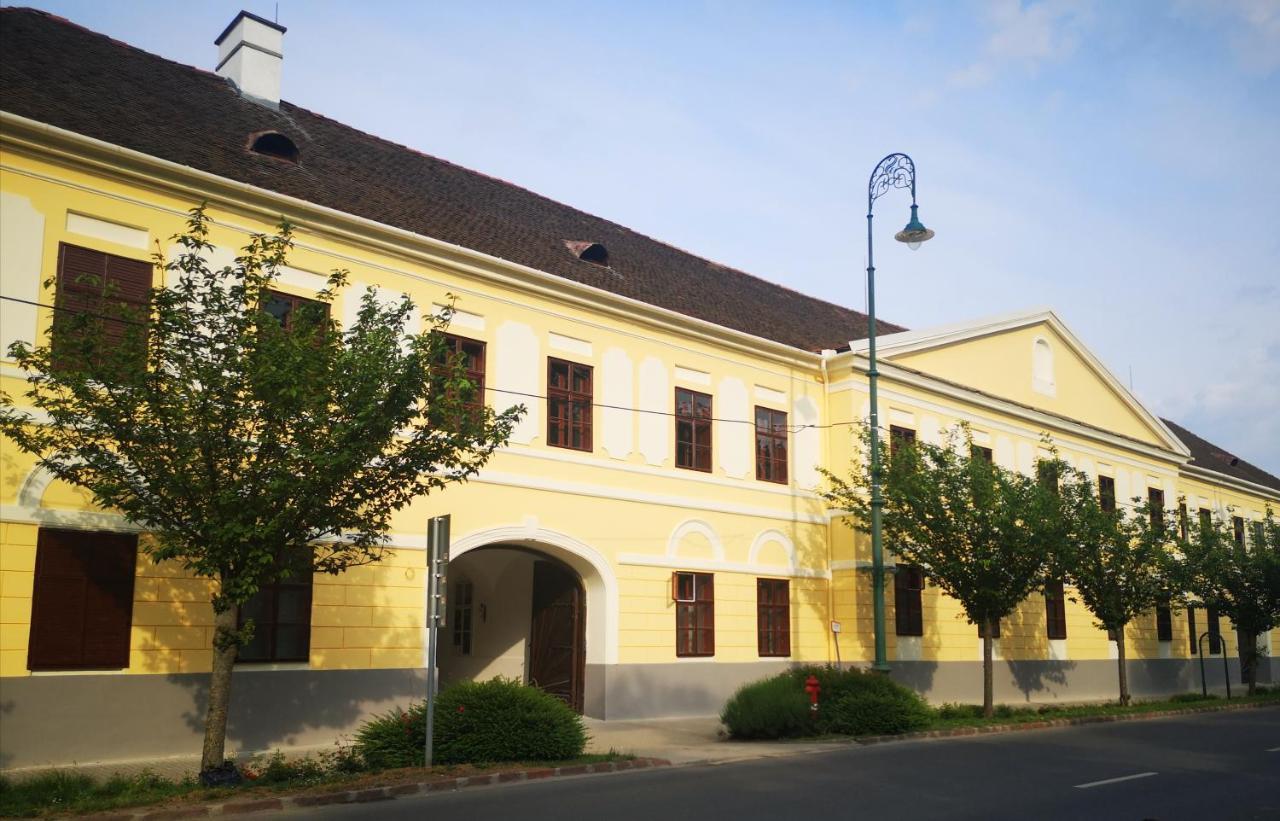 Korona Szallo Sárvár Extérieur photo